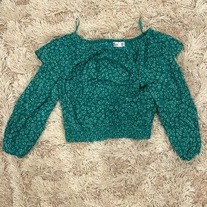 NWT Hollister Crop Blouse Green XS Long Sleeve Floral Top